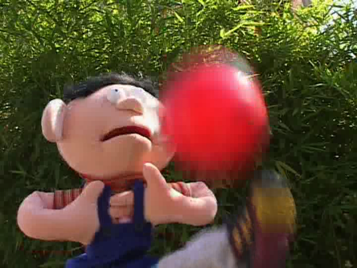 Señora, devuélvame el balón, o si no, no sé lo que haré