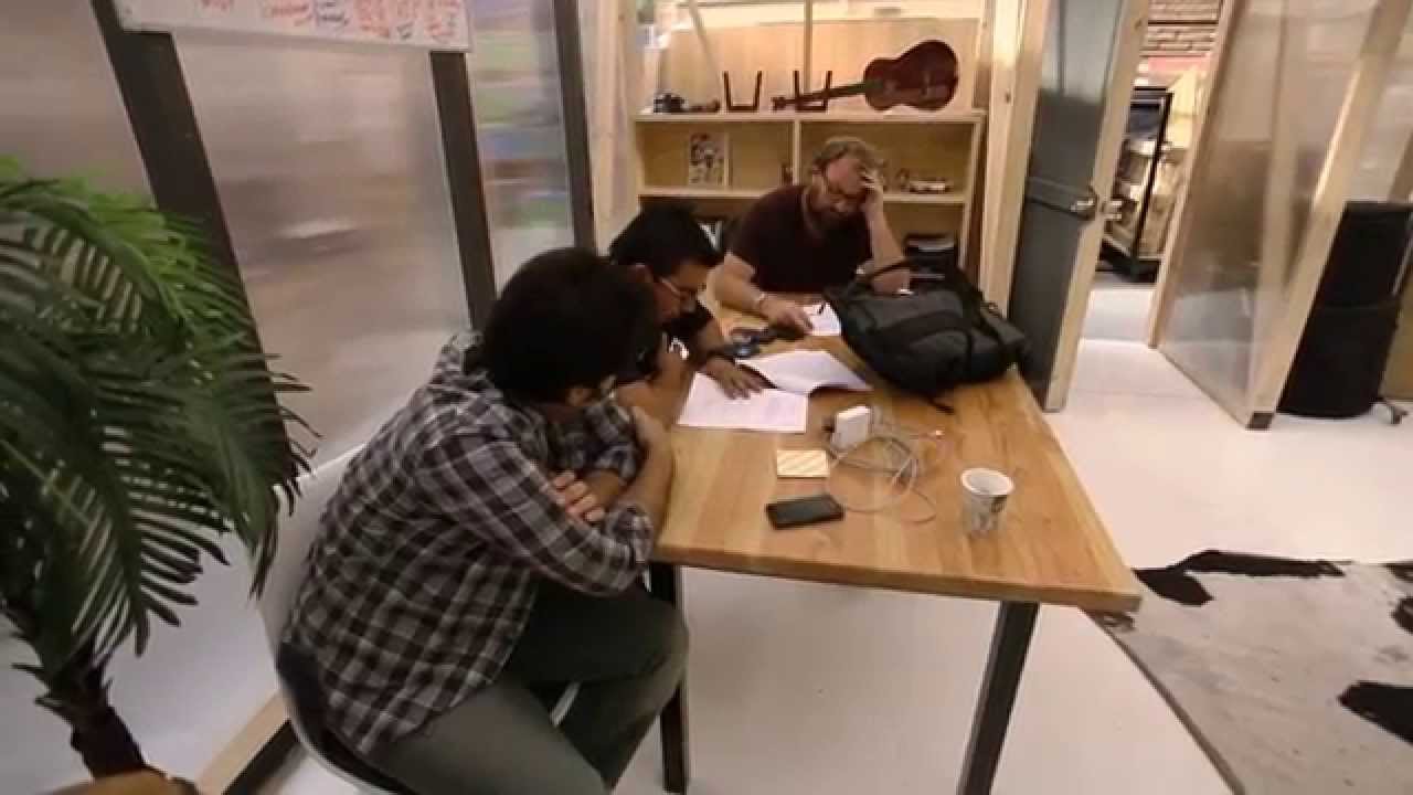 Debajo del títere – Estudio Aplaplac